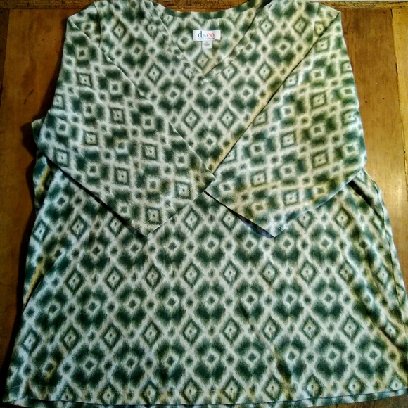 Denim&Co Tops - 🍀🌸 Green/White 3/4 Sleeve Top 1X